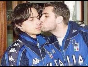 老师发了个维埃里世界杯进球视频：网页链接我本来想转，但字数超了，改贴吧。我小时候