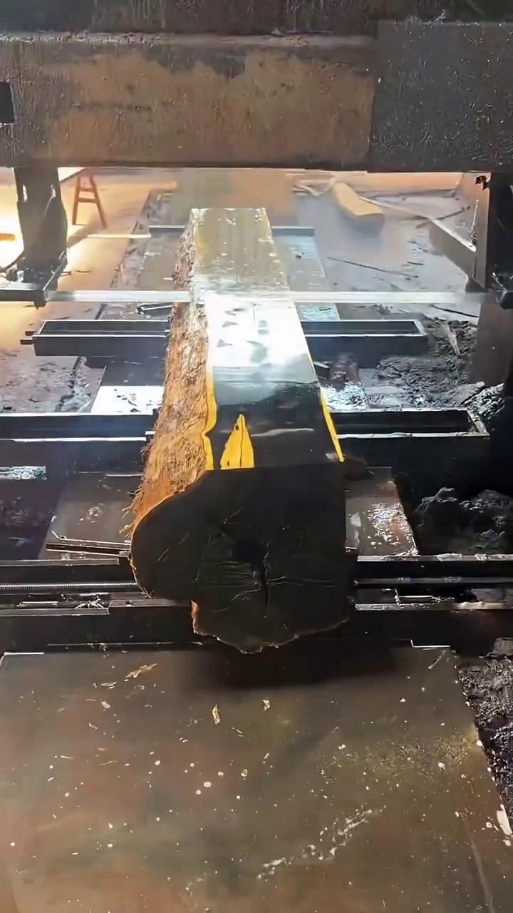 这是一个rarest and most valuable woods in th