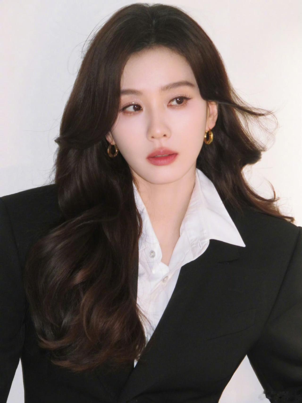 最近的状态越来越好了！期待姐姐更多的新作品！