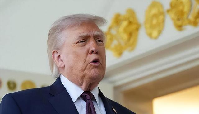 伊朗这步棋，真叫人后背发凉。 自家被炸了40多天，3000多人没了，商船沉了几十