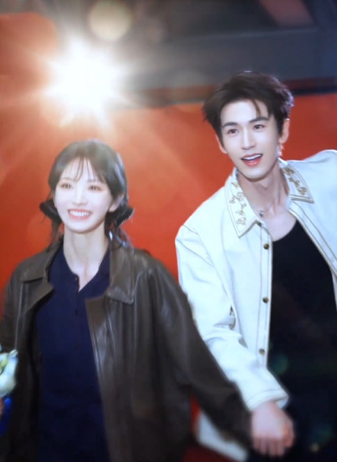 张凌赫田曦薇共创来了 张凌赫扔花田曦薇接 张凌赫田曦薇共创来了，张凌赫扔花田曦薇