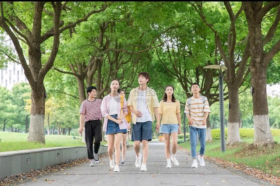 以下15个城市的学生，拼命也要进这 15 所大学，您知道为什么吗？

​1.北京
