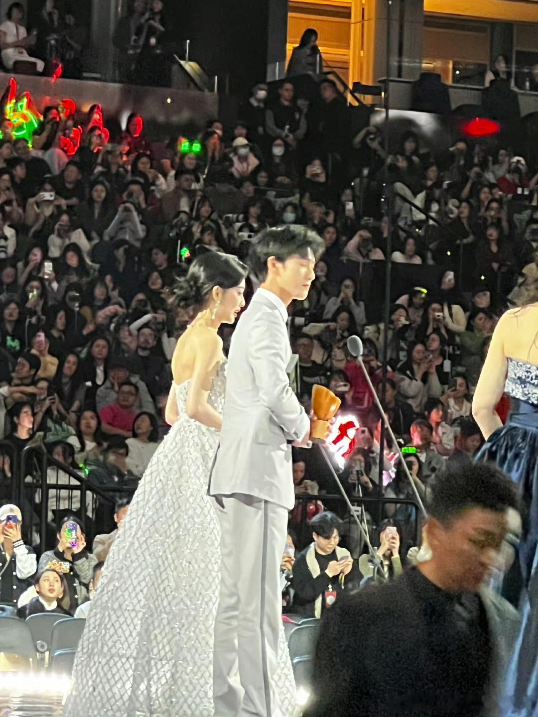 孟子义李昀锐 他说她可爱 星光之夜 孟子义李昀锐大型婚礼现场..[心][心] 