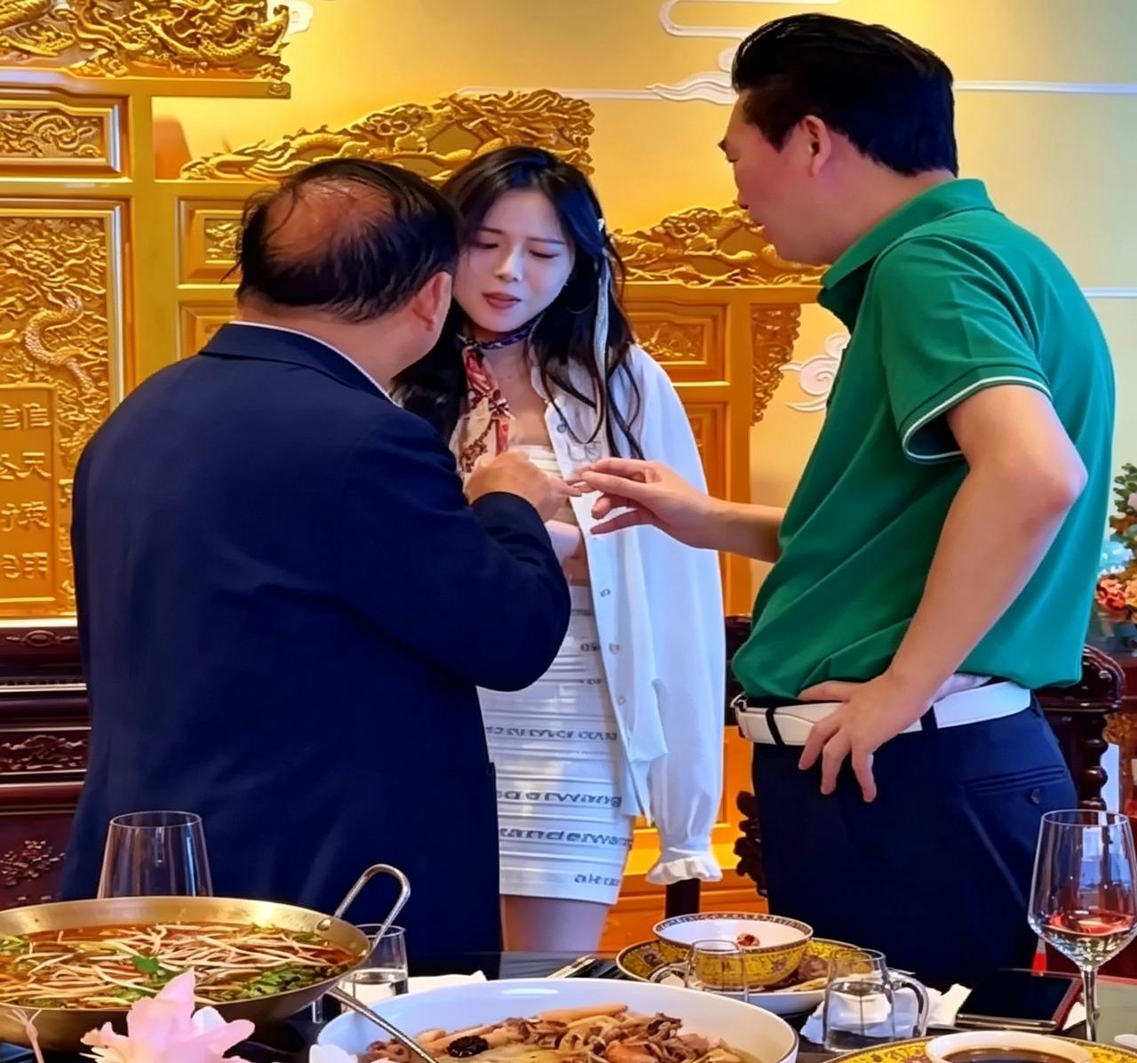 兰世立吃饭碰见个姑娘，随口盘问：抽烟不？喝酒不？打掼蛋不？姑娘头摇得像拨浪鼓。老