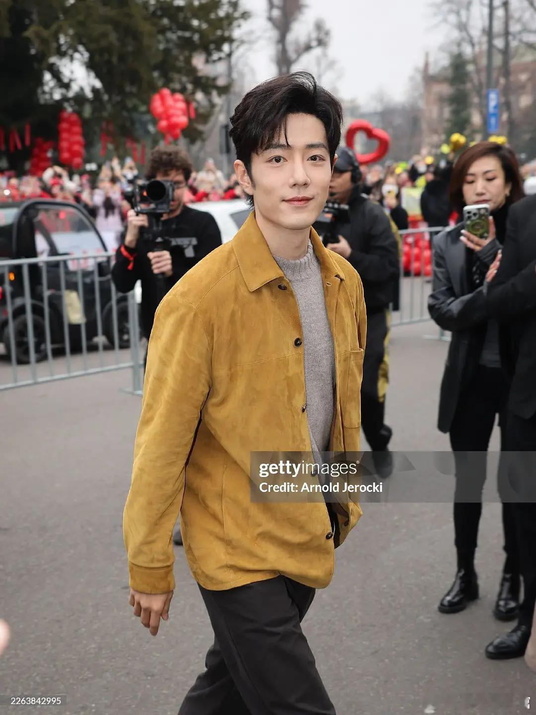 肖战这身穿搭怎么样，G社生图来的 