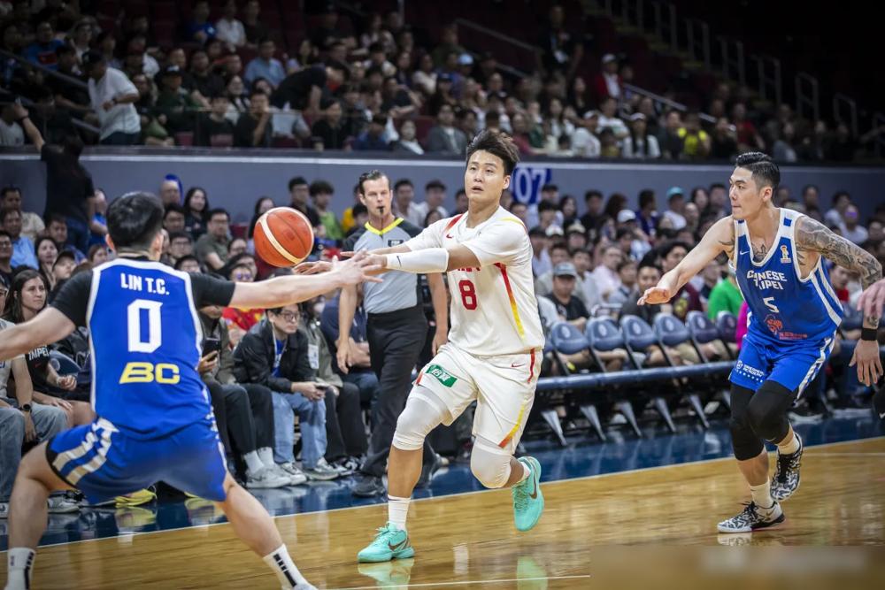 中国男篮赢了，可“第一后卫”赵睿，却交出了13投2中的离谱答卷，差点把逆转希望亲