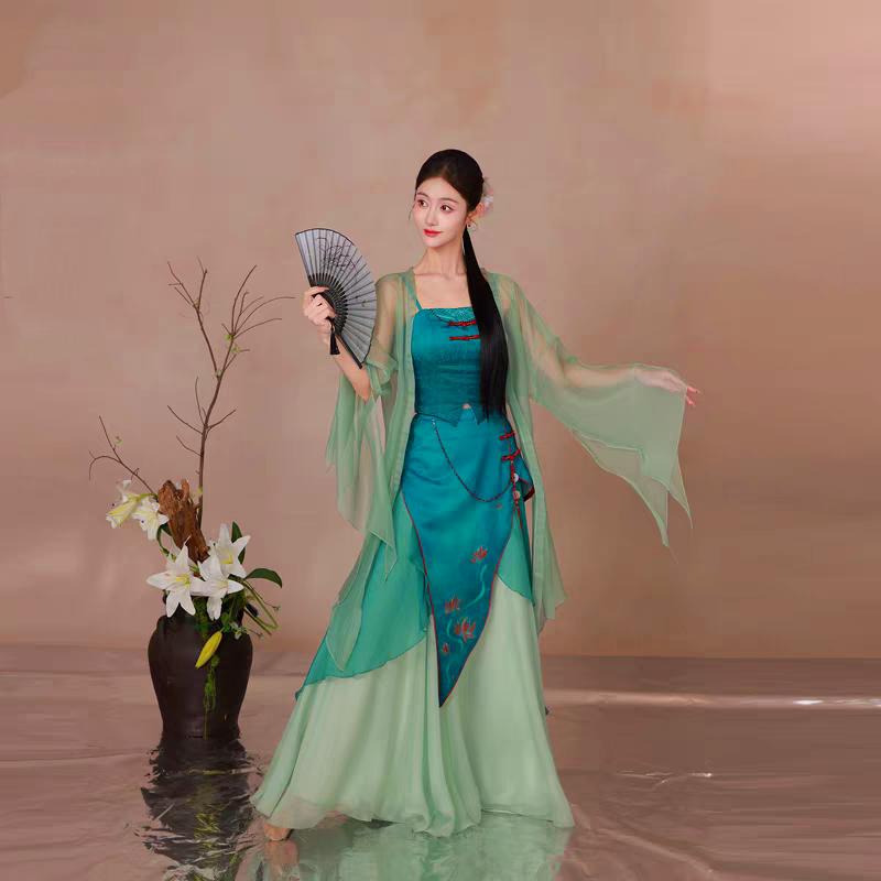 青纱少女挥扇舞，花影映水美如瀑。晒图笔记大赛 高雅气质美女