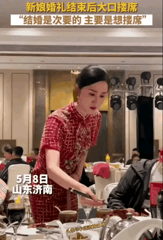 新娘饿坏了，先吃了再说，不管了[大笑]