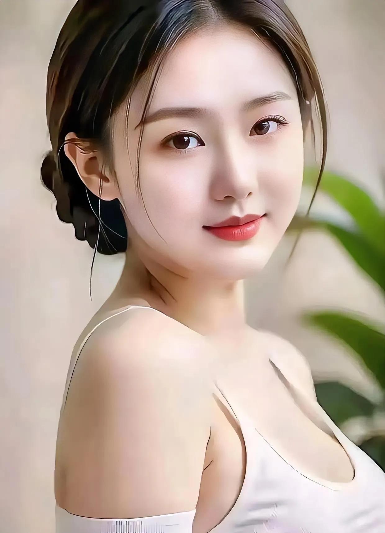 我的梦染过蔚蓝的风
文/无冕诗人

我的梦染过蔚蓝的风
我靠近你
你的身影揺动花