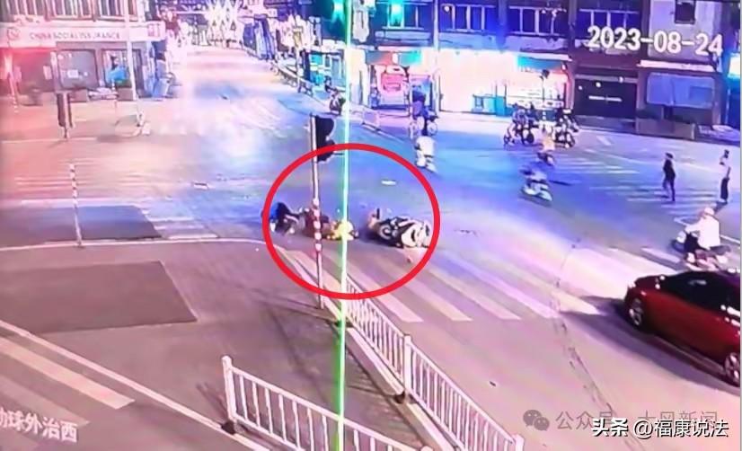 太无奈！广西桂林，69岁退休民警醉驾闯红灯，将一55岁男子撞成重伤二级，男子颅脑