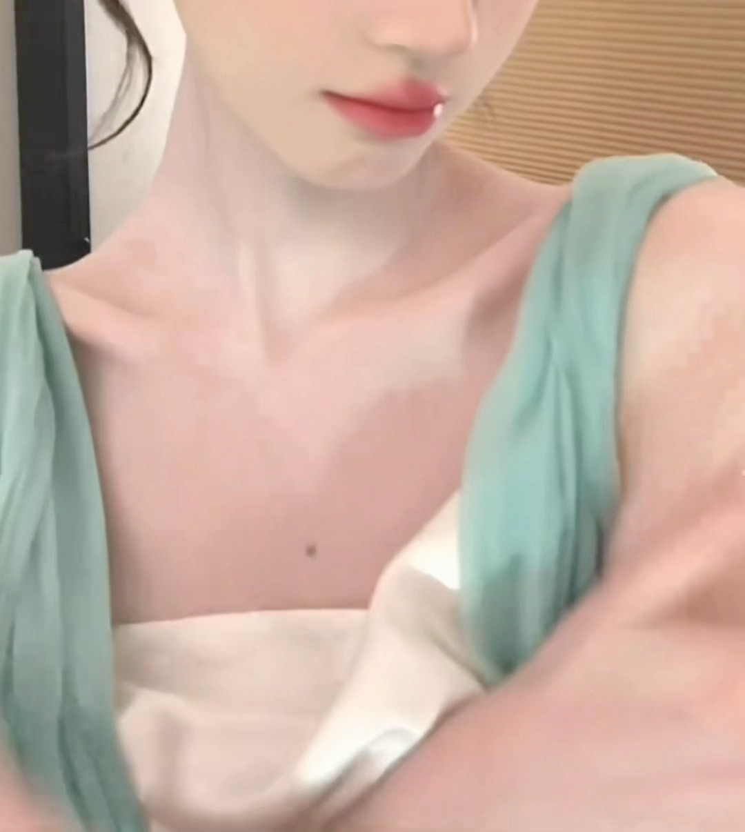 孩子不露手就不露手吧，毕竟我每次好像也不是盯着手看[流鼻血] ​​​