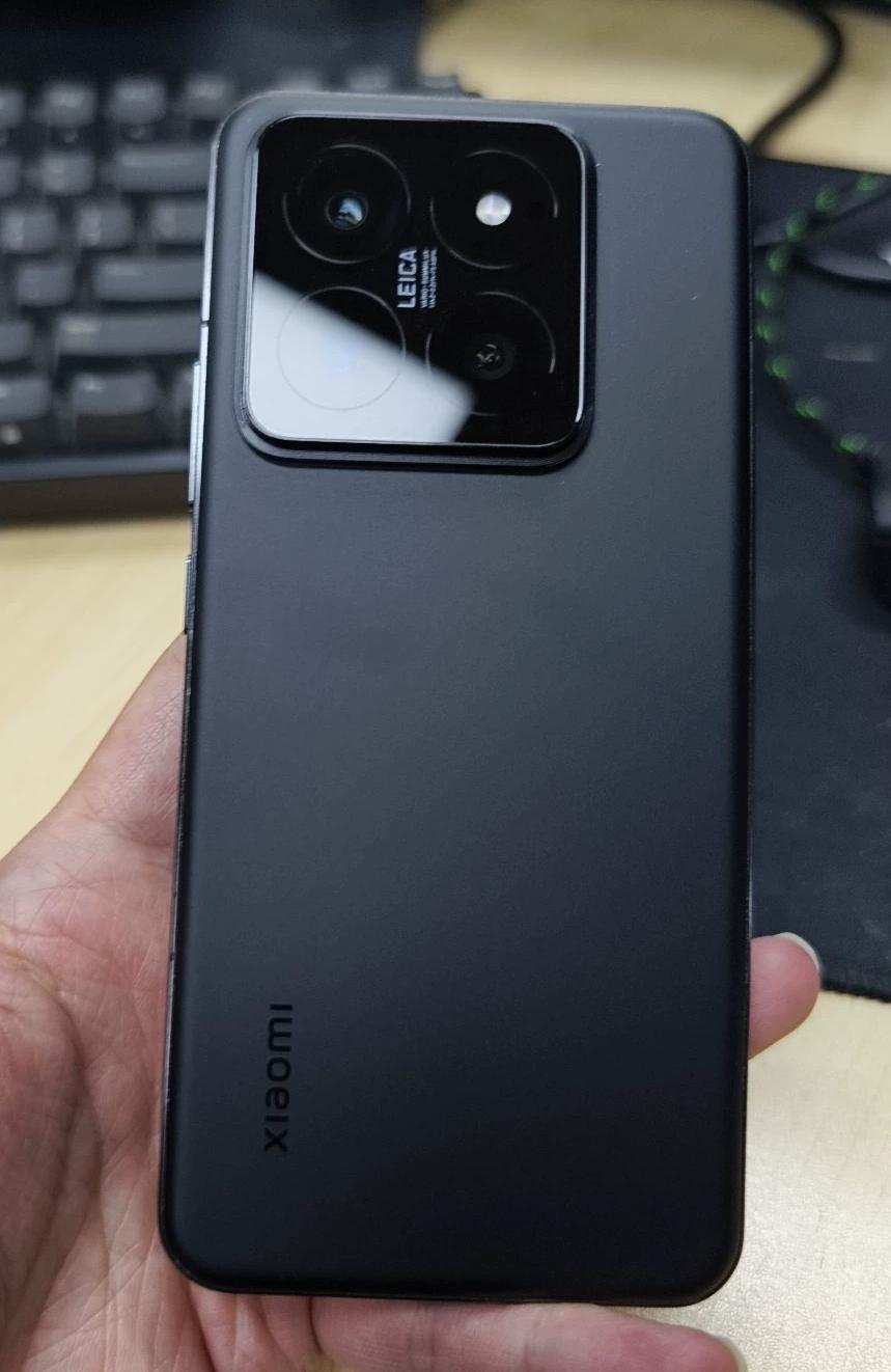 扪心自问，摸着良心说！xiaomi14pro差在哪里

背后镜头没有那么夸张，而