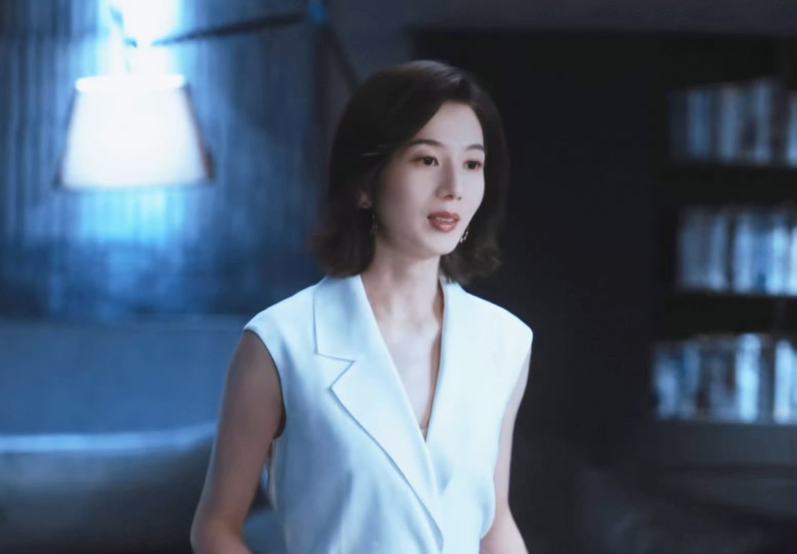 早春晴朗这个tracy选的很符合原著本原著读者最满意的选角： ​​​