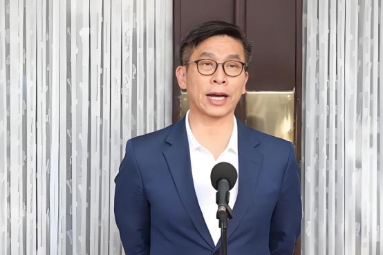 大陆使馆称持台胞证可登记撤离 钟佳滨叫嚣：“台湾人不会想当中国人”
 
最近，中