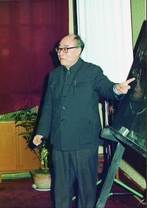 于敏的超级大脑有多厉害呢？曾经和他一起工作过的杜祥琬院士在一次采访时说：有一次，