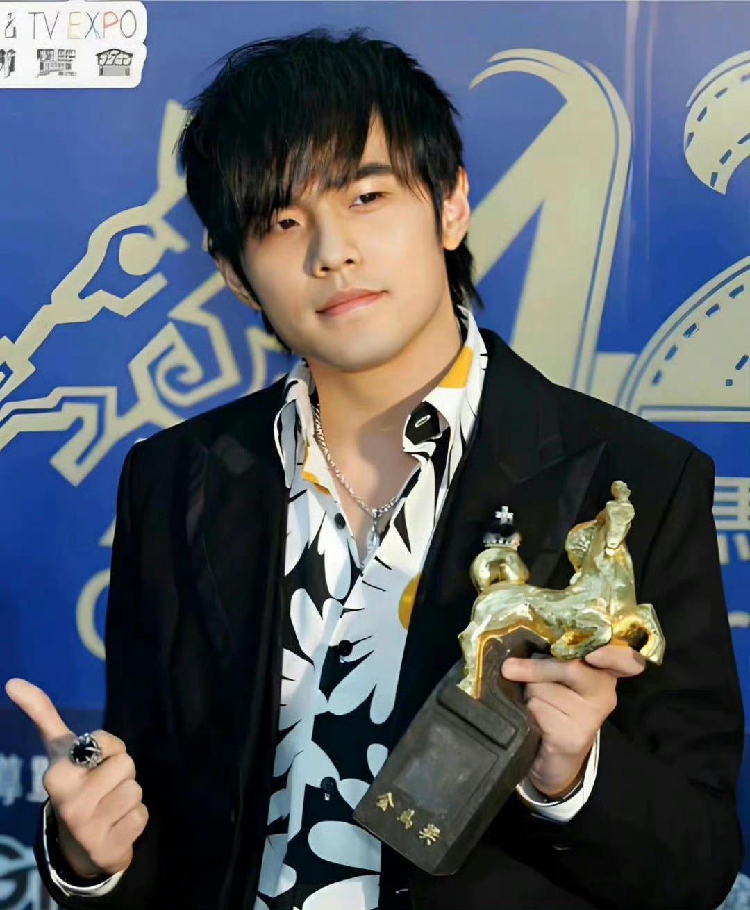 当年拿奖拿到手软 