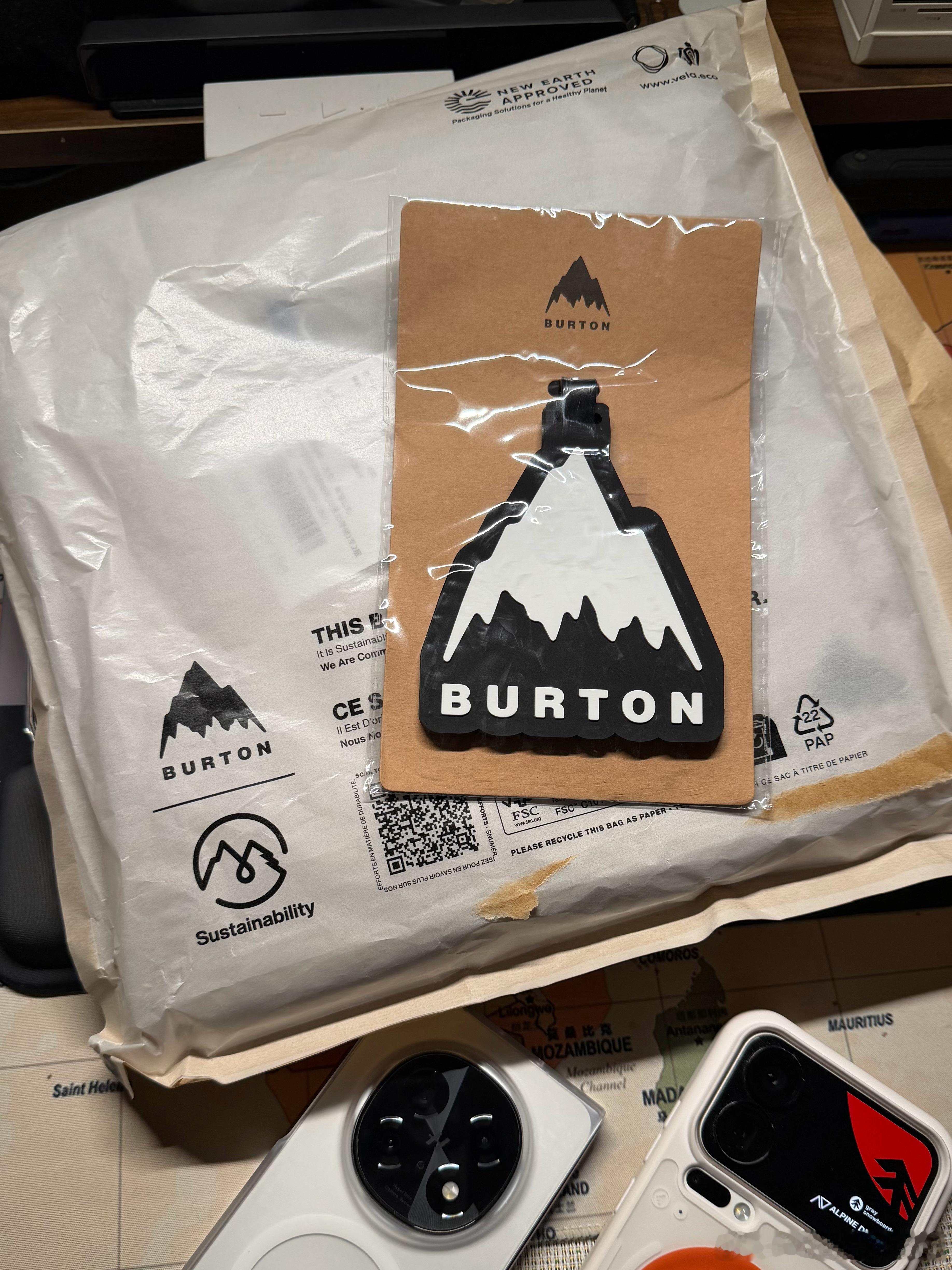 这个礼物把我哄成胚胎了。🤣 