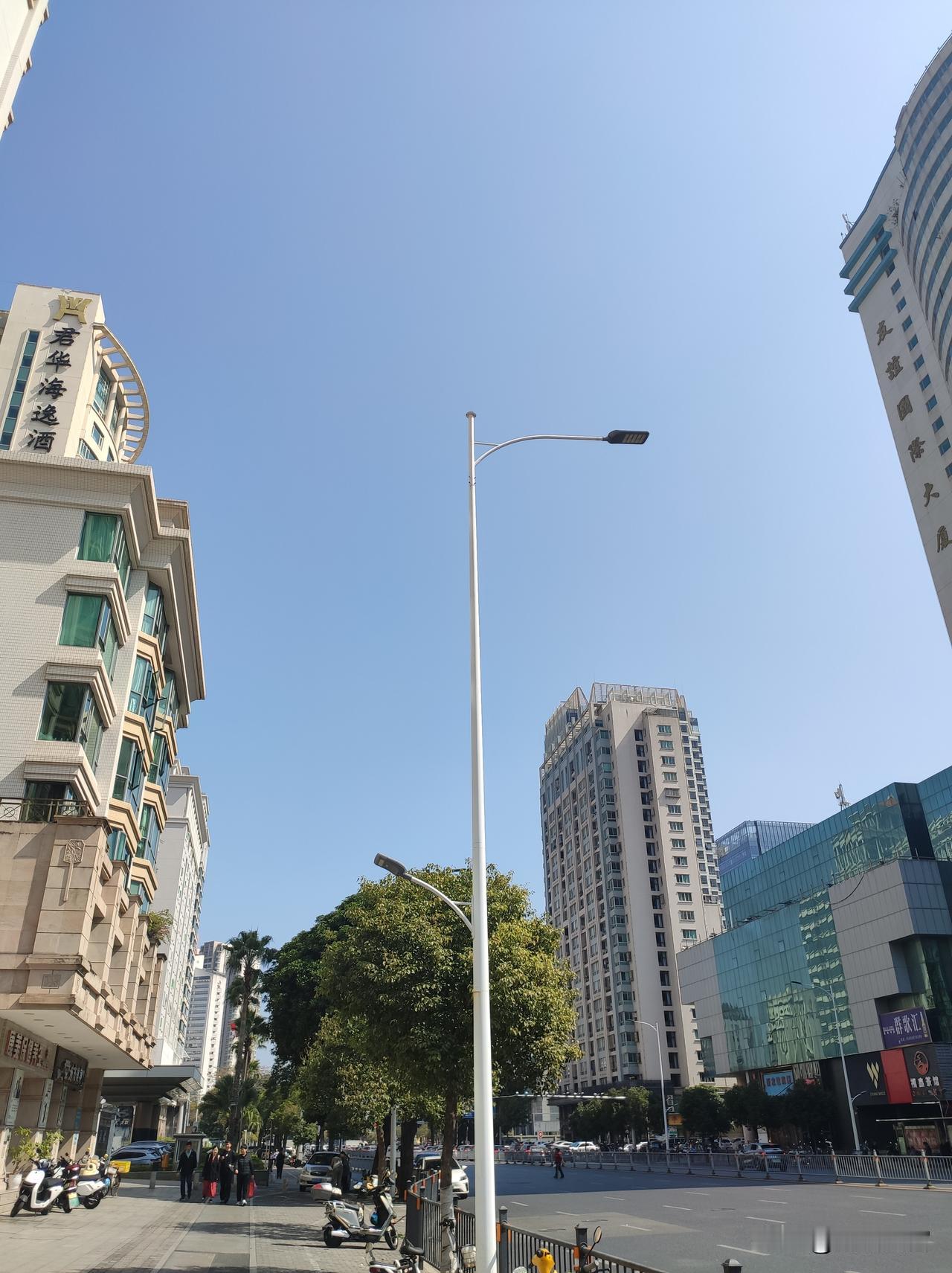 汕头房价为什么那么高一是区域优势，汕头虽然经济不景气，但也是粤东这群矮子里的将军