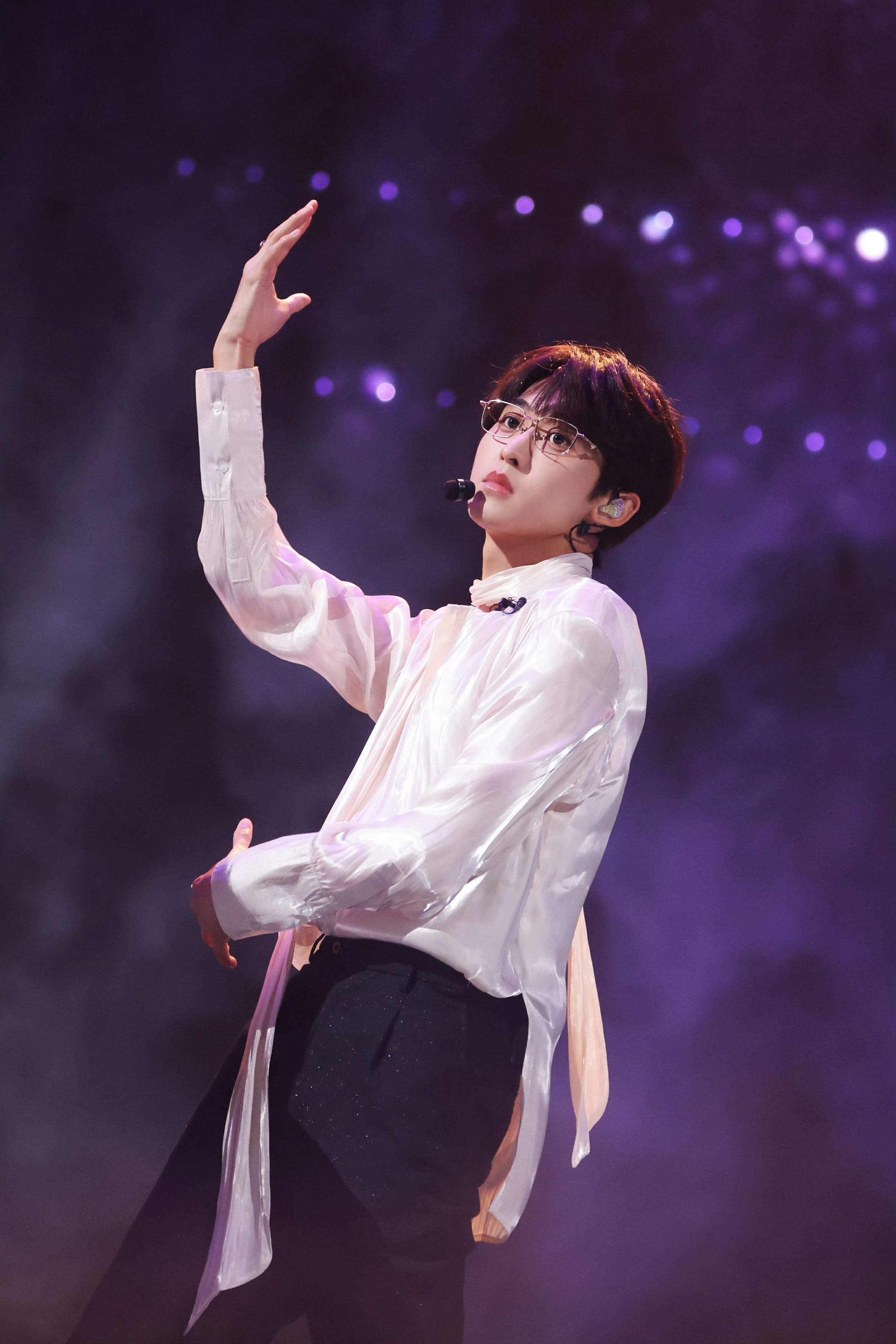 满江唐九洲邵子恒扫腿舞《R&B all night》舞台完成度超高，帷幕落下氛围