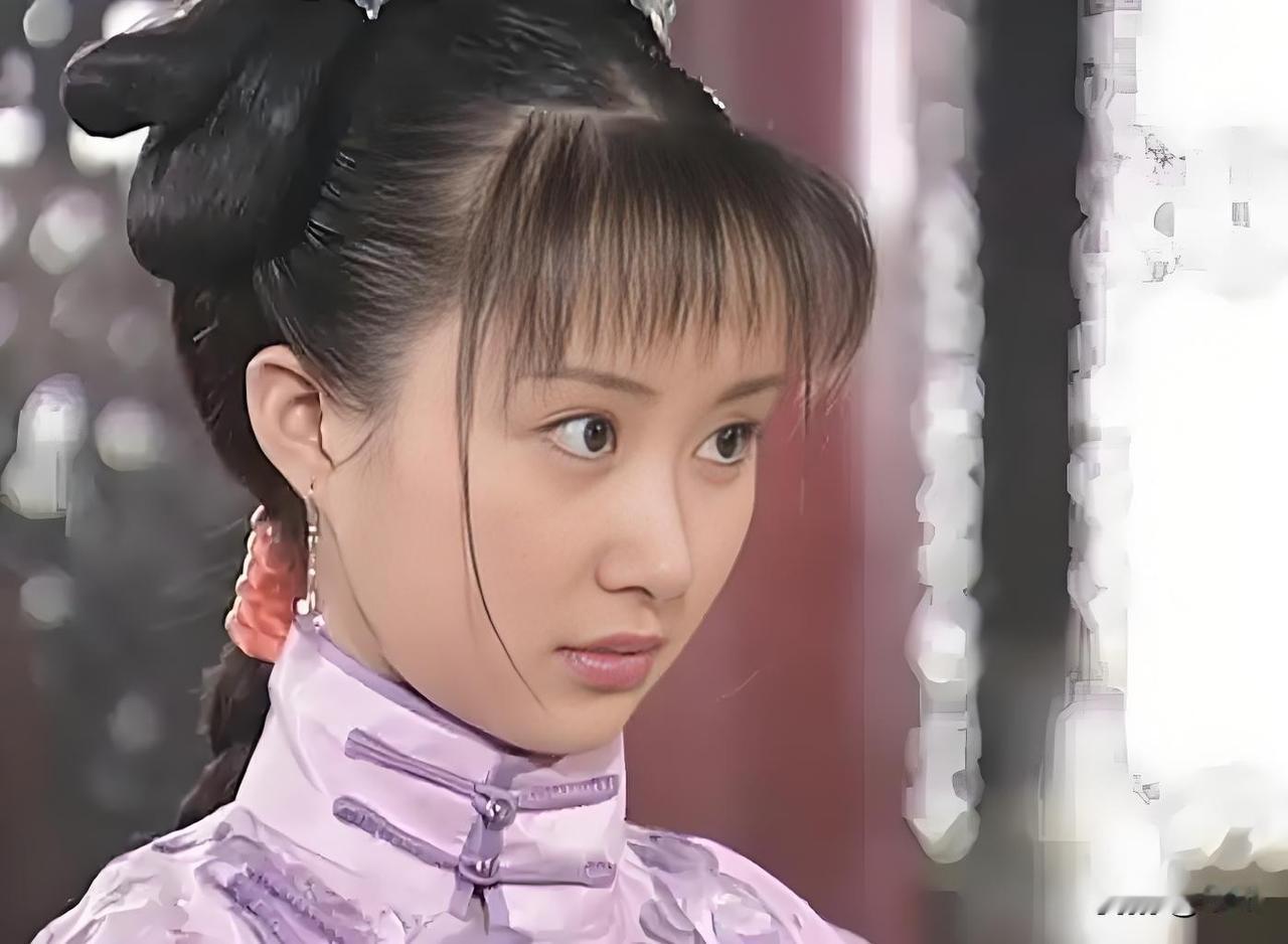 她们两个都演了“董鄂妃”，舒畅的宛如，霍思燕的乌云珠，一样的灵气逼人，清纯可人，