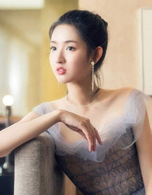 王玉雯回应婚史争议：与杨玏分手真相体面