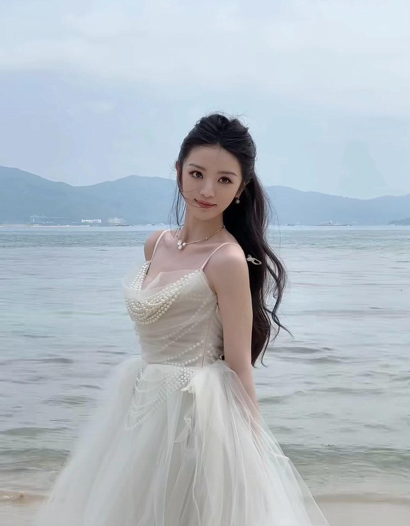 “ 不是高冷也不是天性凉薄  只是孤独久了  就不想在乎别的事情了       