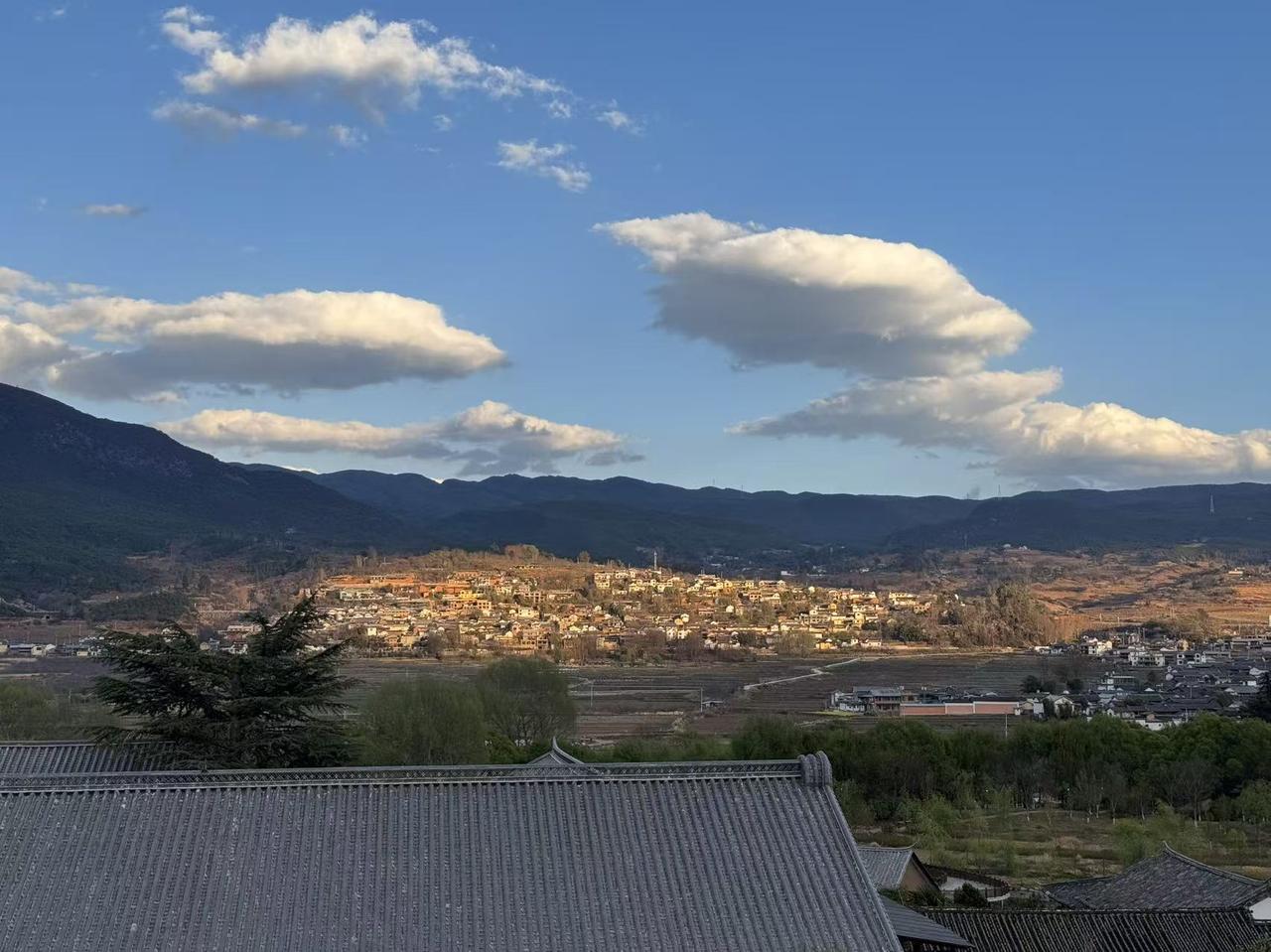 彩云之南，浑然一体。