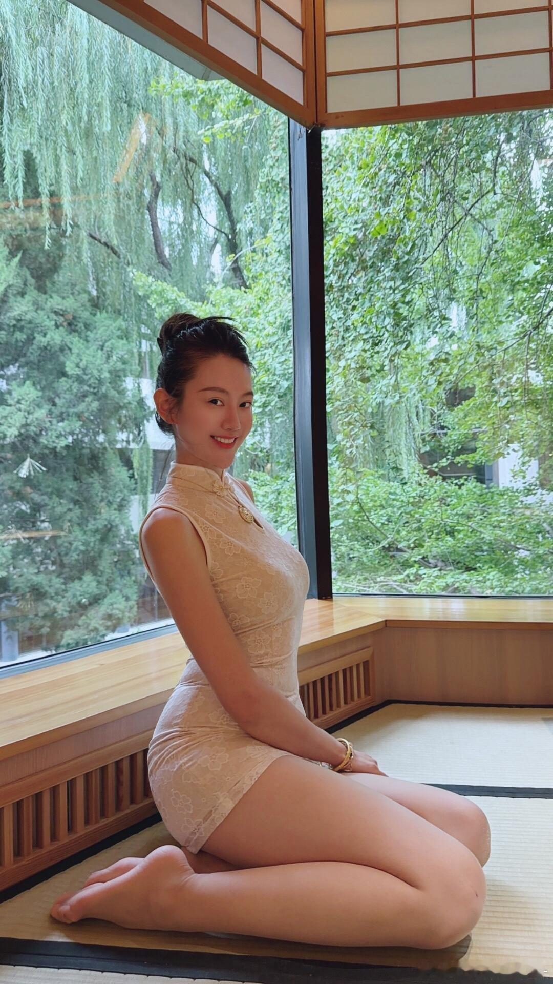 肉感旗袍 ​​​