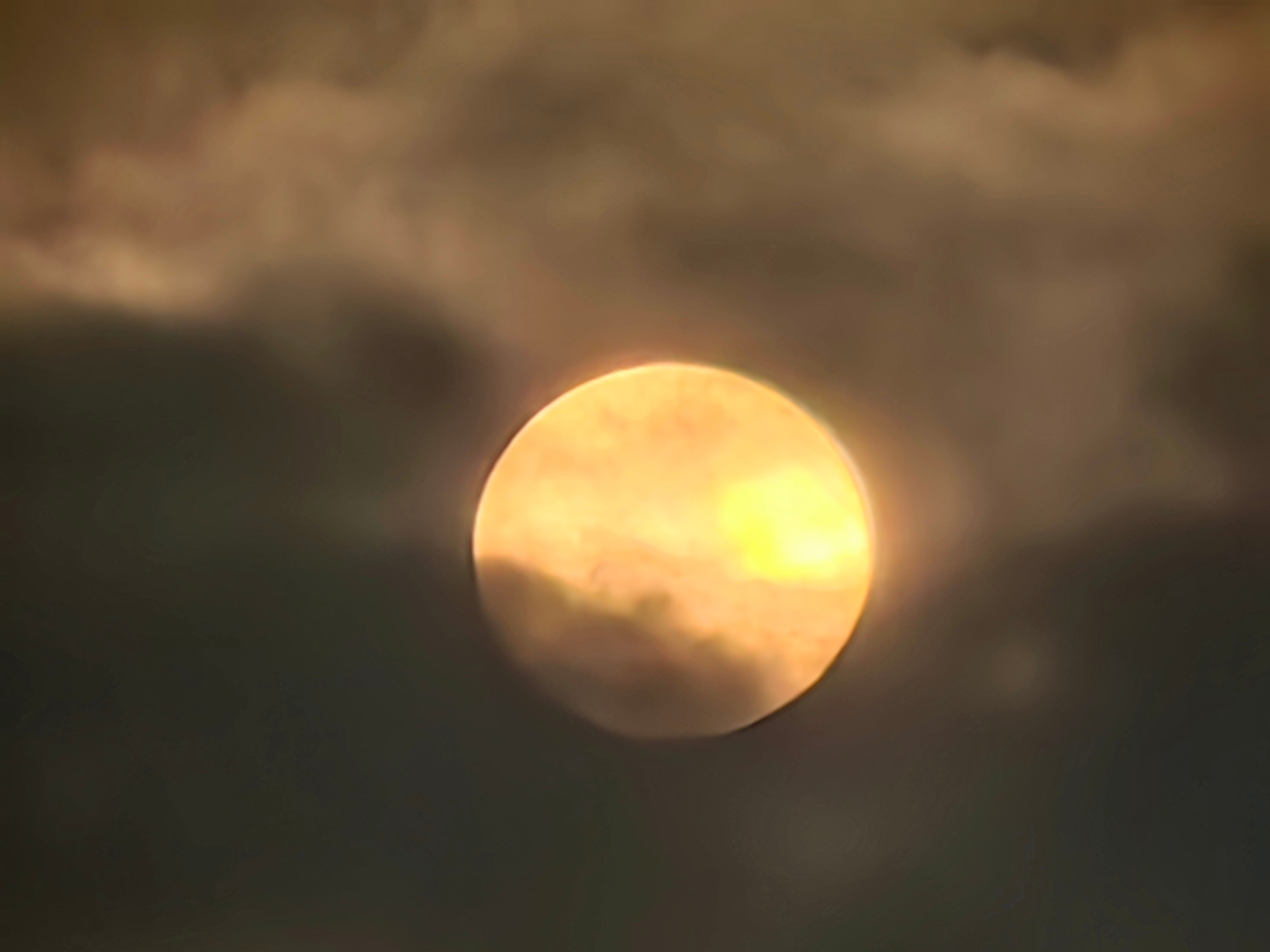 2026年第一天 · 商洛雪后初霁黄昏落日2026第一天 元旦落日 敬自己故事与