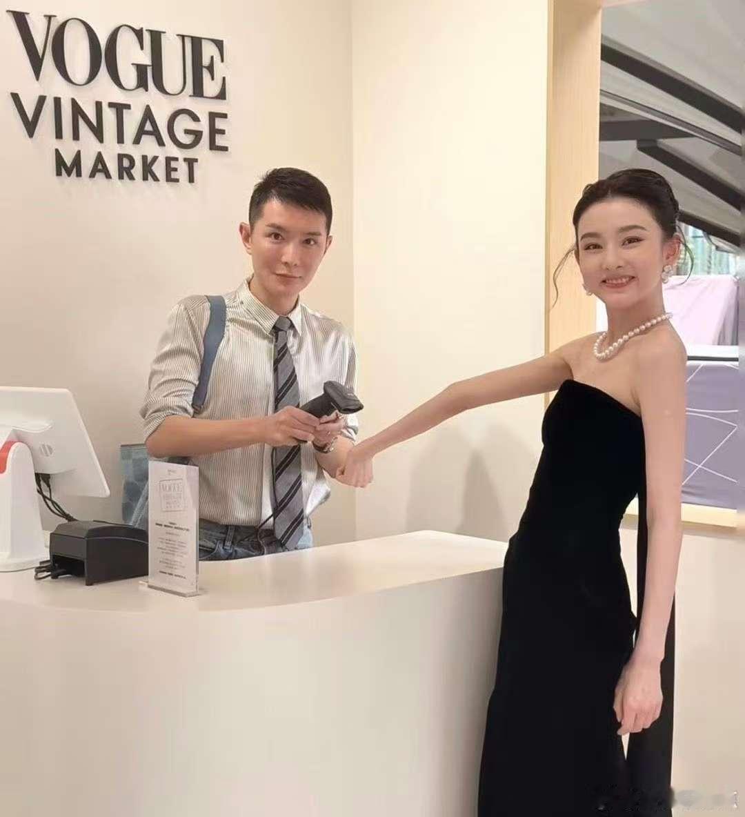 宋祖儿刘冲合照宋祖儿刘冲合照，好灵动的宋祖儿 ​​​