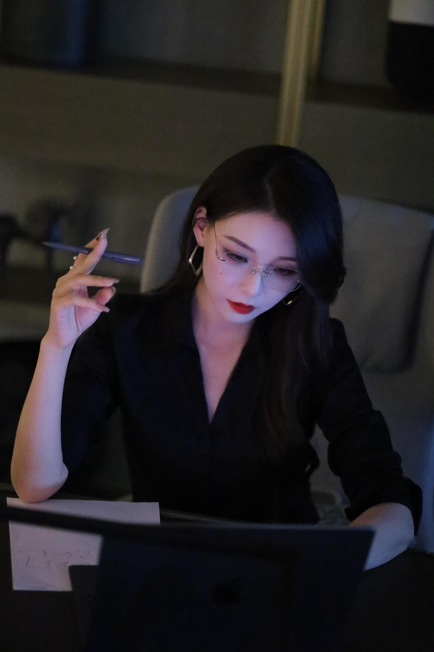 黑色系御姐如何 能拿下你吗美貌智慧身材我都要 💄御姐、霸总 、黑色系 、职业装