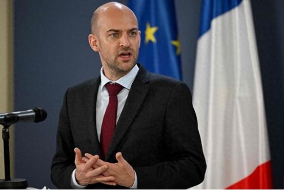 中东这边的局势一直没消停，各种风波不断，法国也在这个时候悄悄有了动作，还直接公开