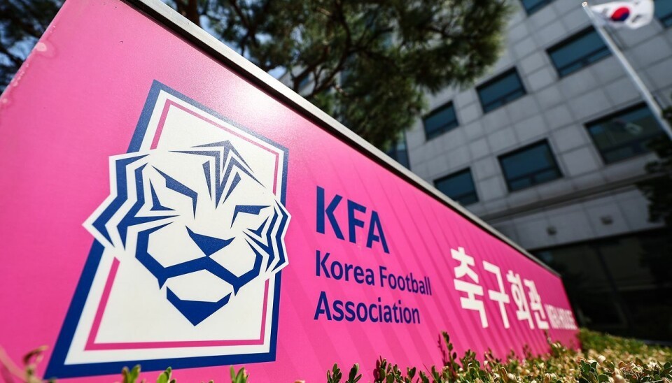 韩国警方搜查足协近12小时 韩国警方在当地时间6日上午突袭韩国足协，就洪明甫任命