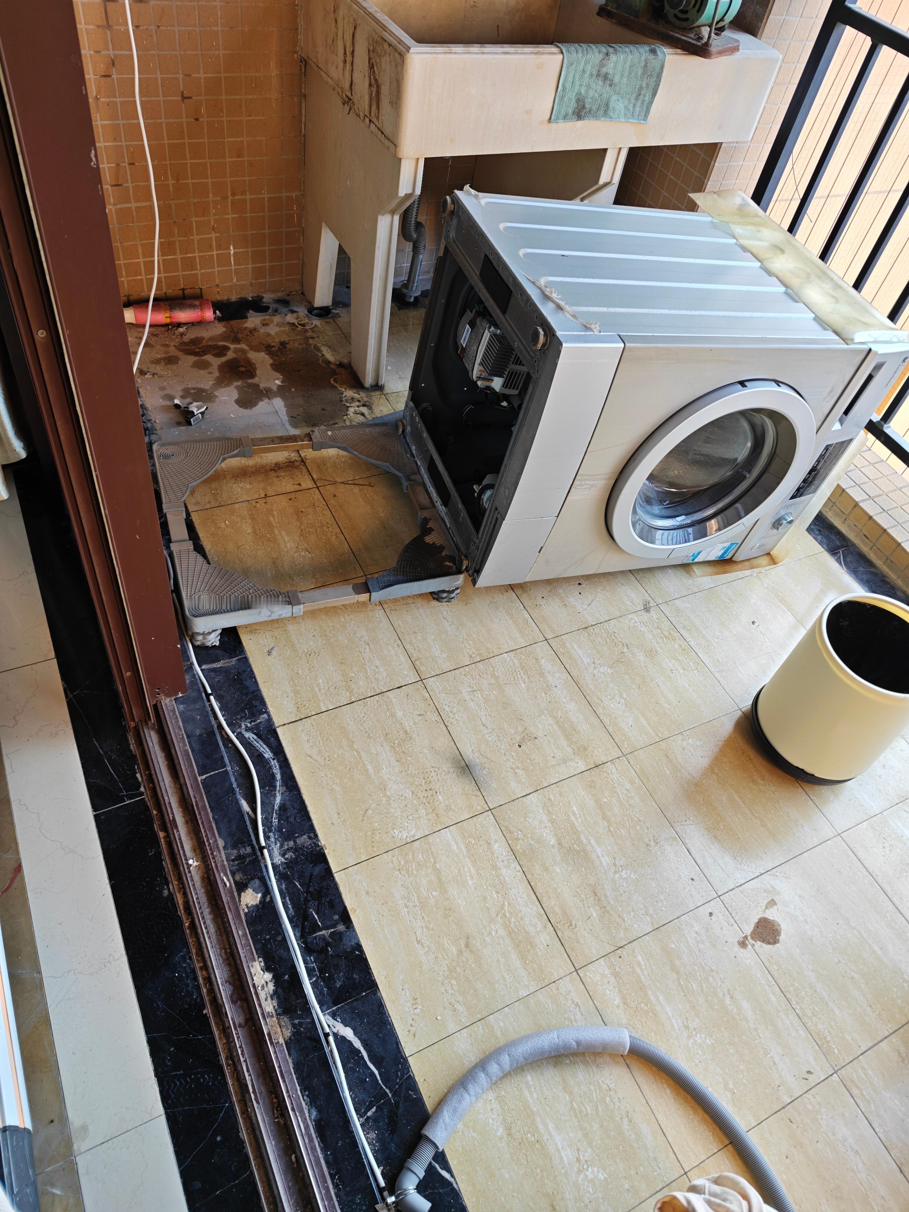 男人中的男人，这玩意真的重 ，水管裂了换个管，水泵就不清了 