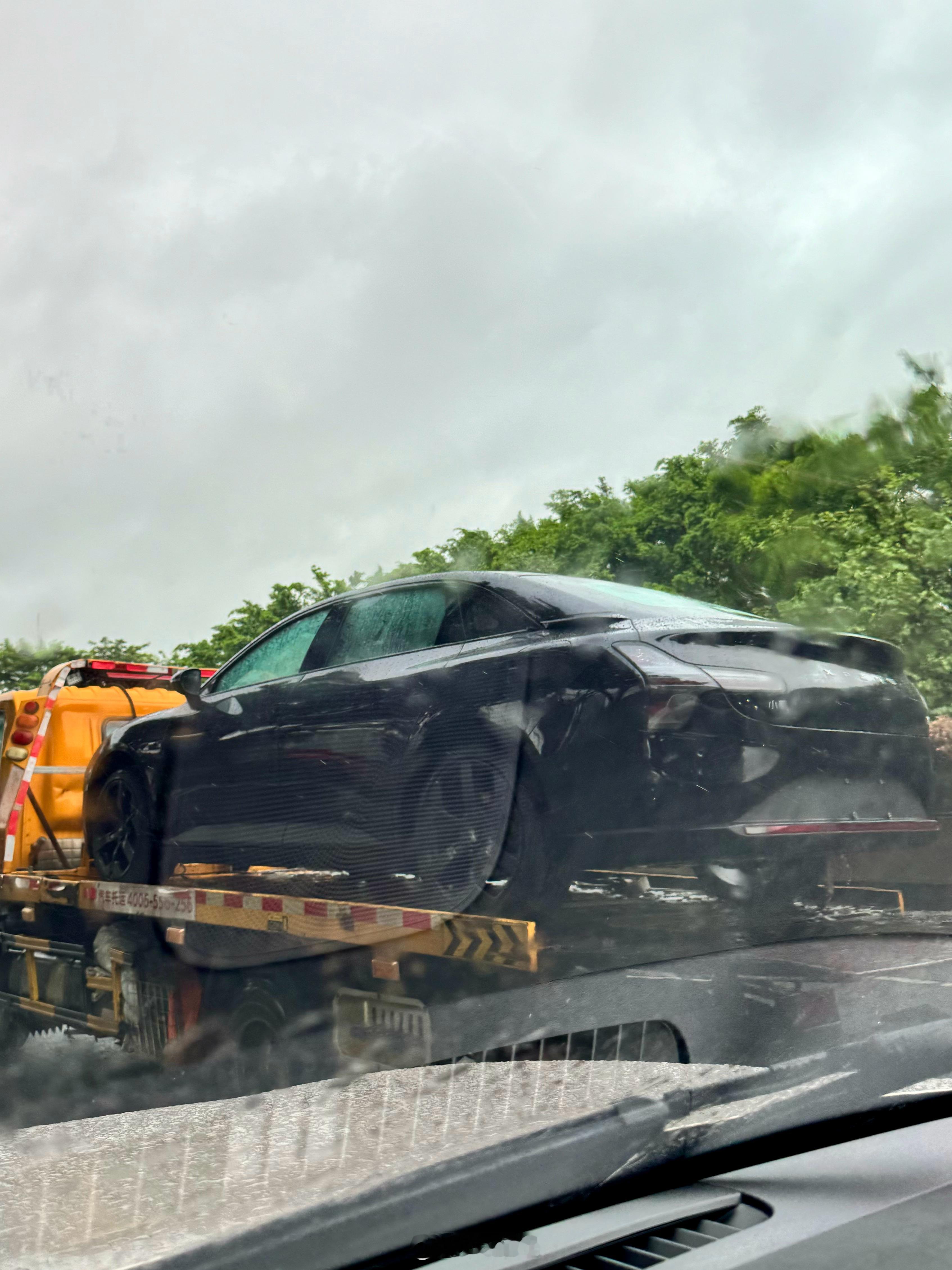 路遇#小鹏mona m03# 黑武士，实车还挺帅[酷][酷]等一波价格～会不会是