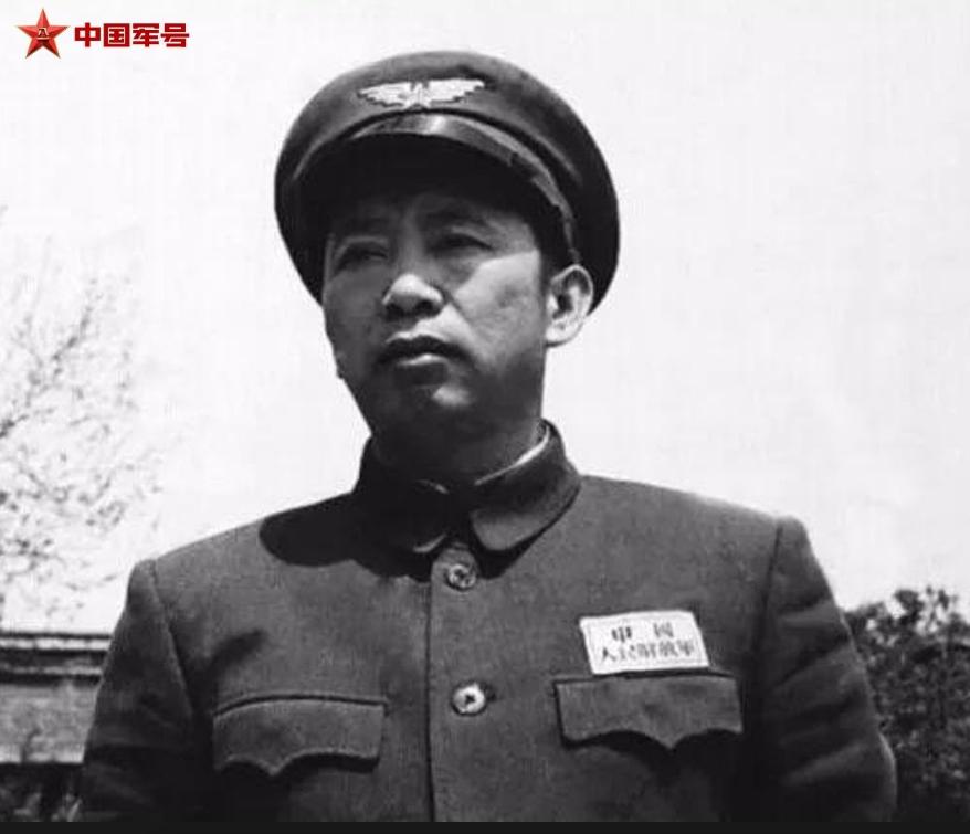 1965年，空军司令刘亚楼上将离世，他的空缺很快被某人填补。然而，这位新任领导在