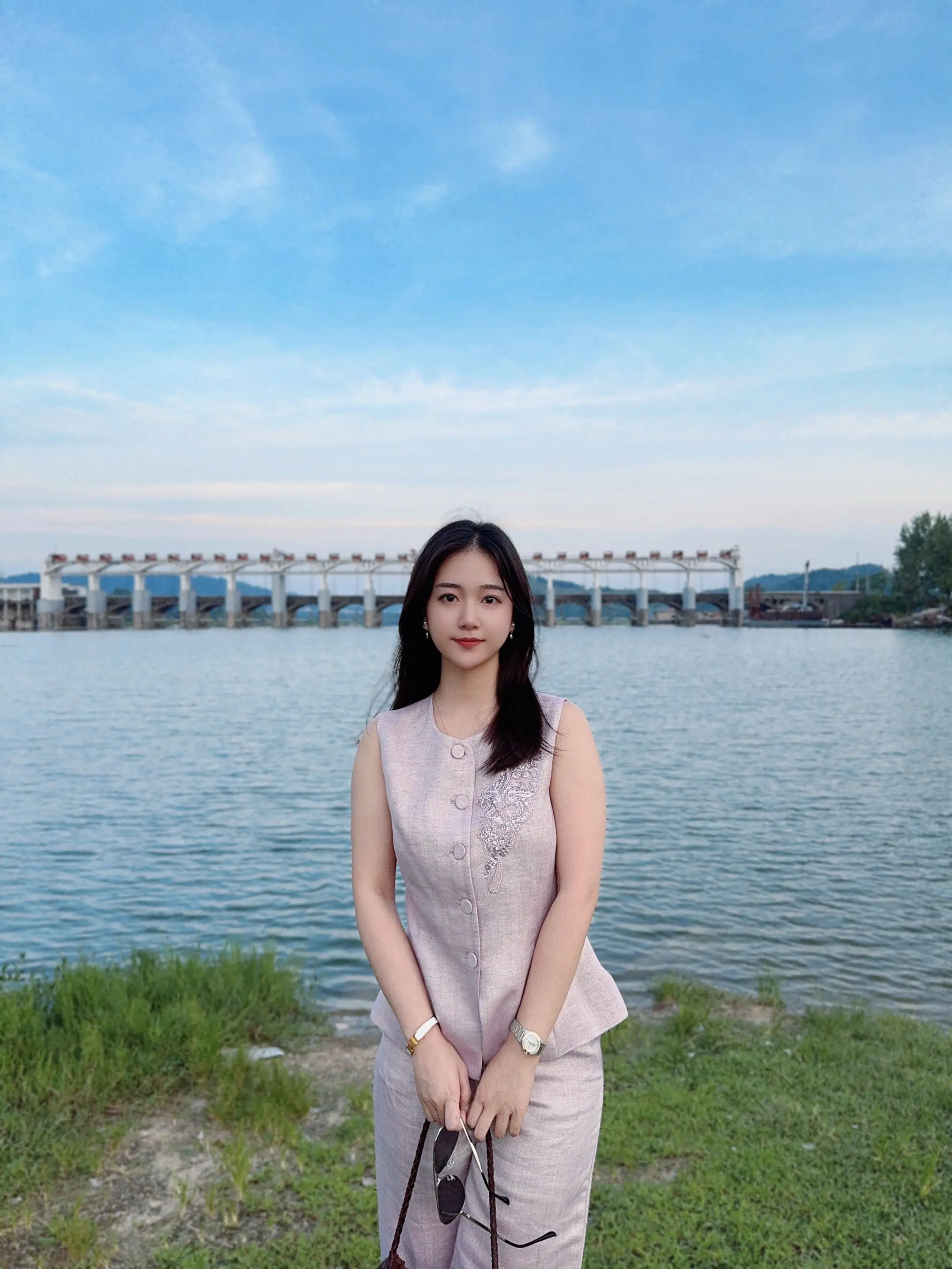 经济到位了，安全感就有了，情绪价值到位了，感情就有了，陪伴和生理满足到...