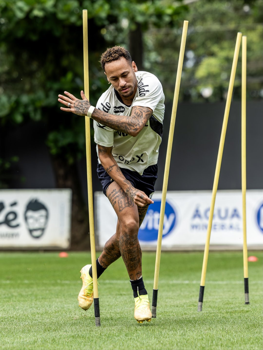 内马尔neymar2026/9/25训练组图内马尔