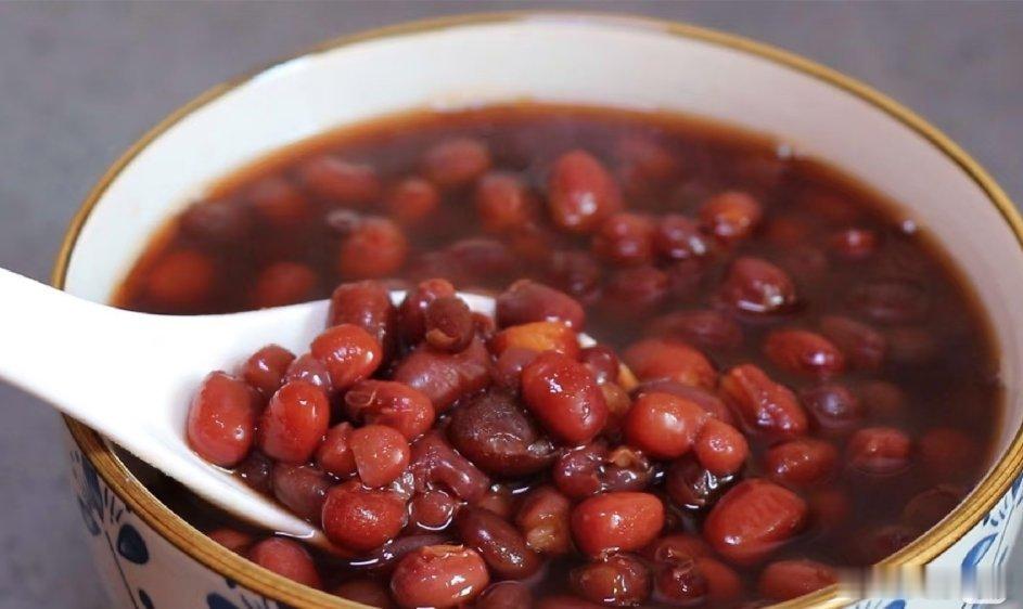 红豆快速软烂秘籍，轻松搞定厨房难题！ 宝子们，是不是每次煮红豆，都感觉像在经历一