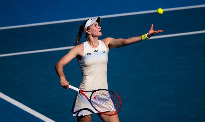 莱巴金娜重返大满贯八强🙌澳网女单，莱巴金娜以6-1 6-3击败21号种子梅尔滕