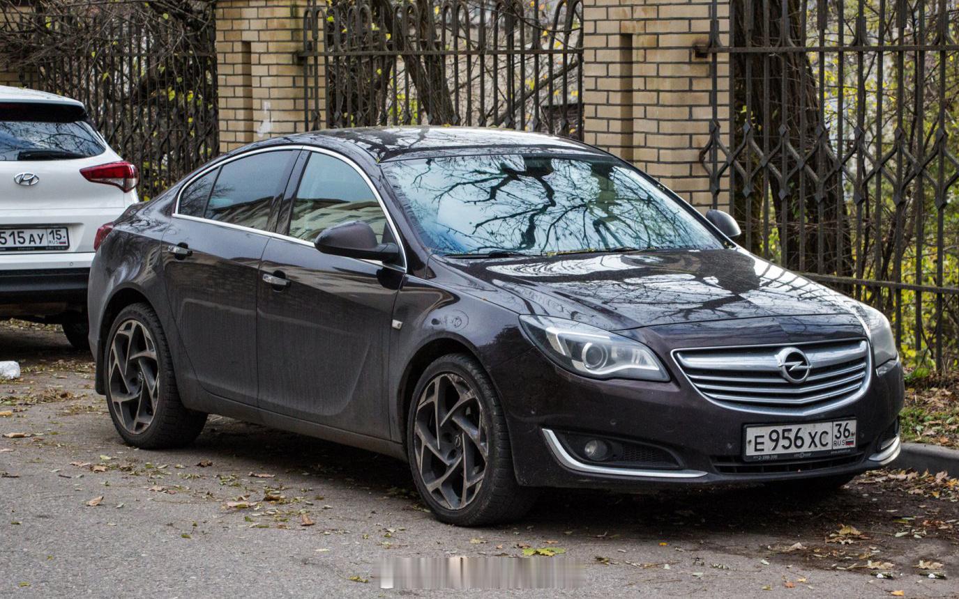 Opel Insignia / Mercedes-Benz E-class / 