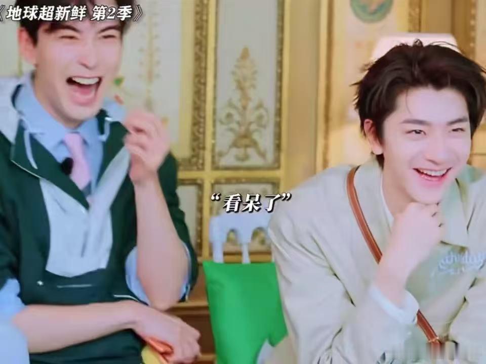 刘宇宁显得林一更好笑了刘宇宁林一听到给杨超越打电话的反应 刘宇宁和林一在打电话任