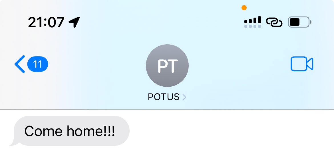 🔻特朗普的账号 POTUS 给《纽约邮报》驻巴基斯坦伊斯兰堡记者Caitlin