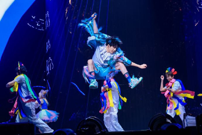 大张伟演唱会官宣郑州大张伟要在郑州开演唱会了世界催你长大，他教你快乐。大张伟郑州