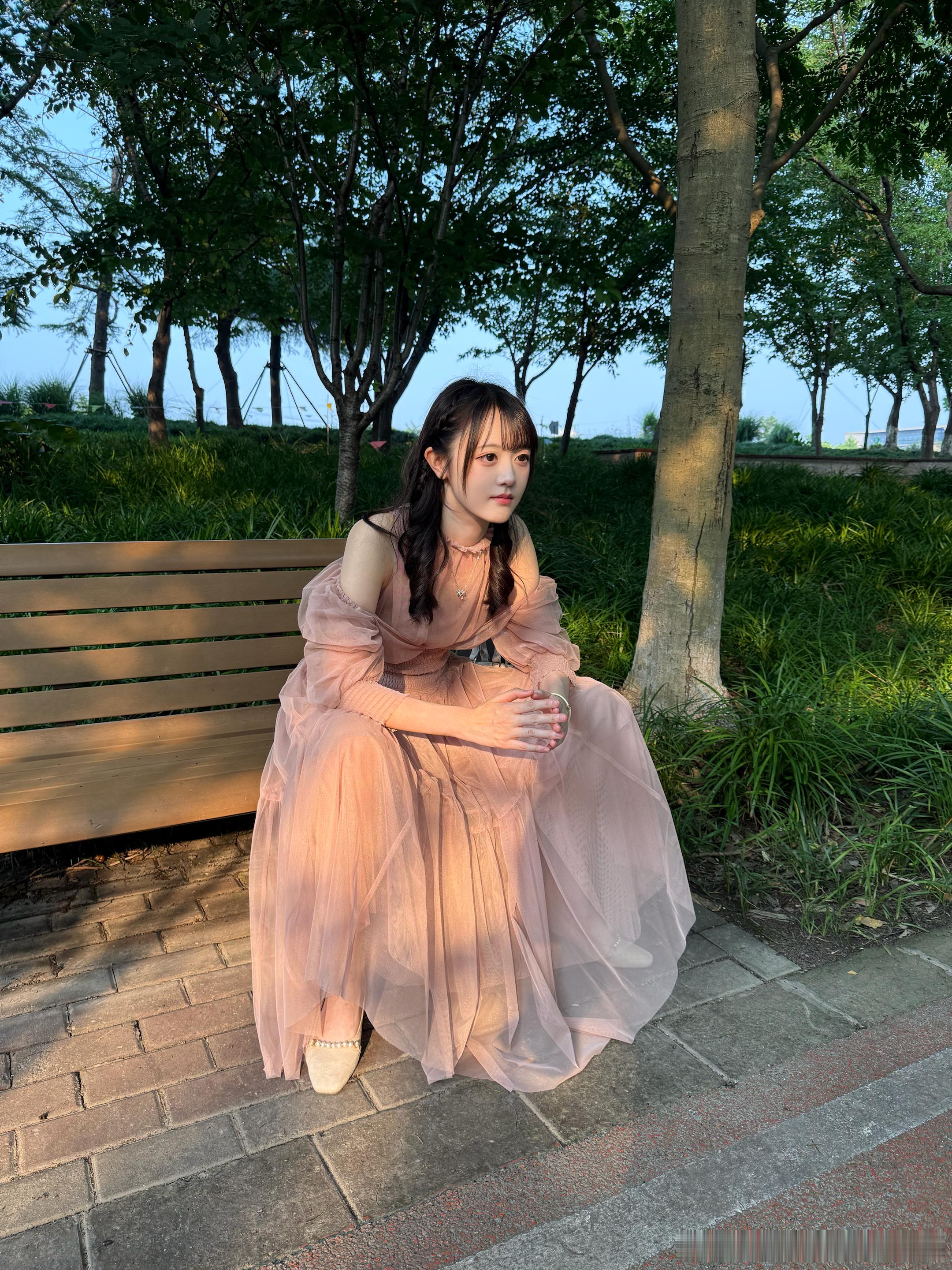 新学的拍照姿势大家帮我看看怎么样 