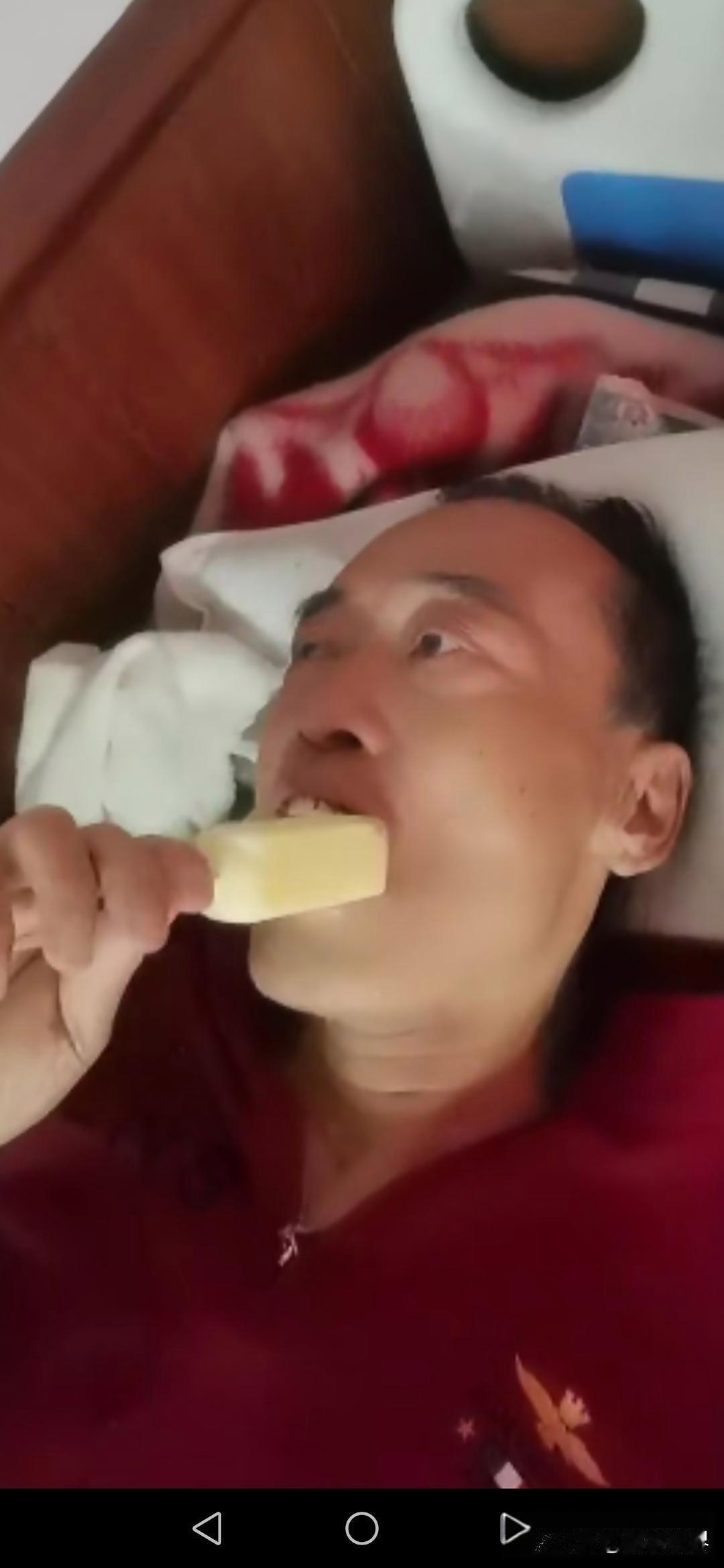 我能吃根冰棍吗？
这是一癌症患者做完化疗的一个小小的愿望，他小心翼翼的跟妻子说，