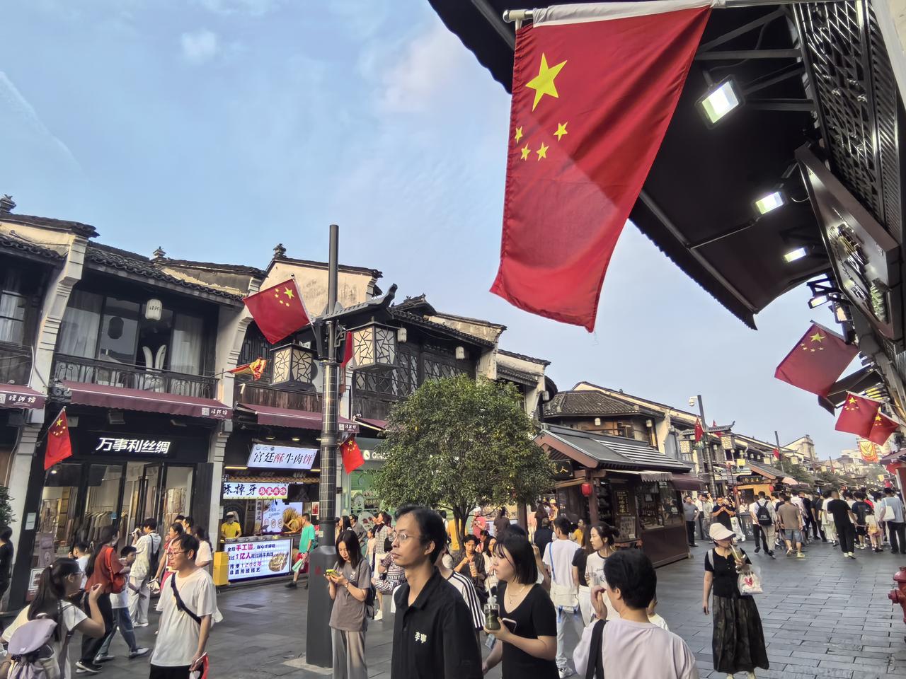 【热评】口误构不成过错或重大失误
新娘回应婚礼现场司仪喊错新郎名字

 
“69