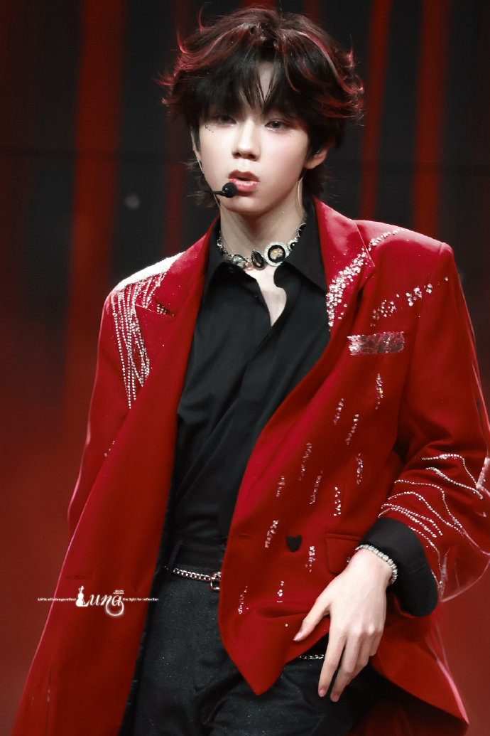 王橹杰 八秒主理人循环根本停不下来！王橹杰的八秒片段太惊艳，实力颜值双在线，时代