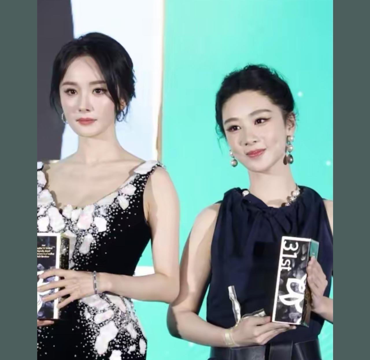 杨幂很自信 杨紫很开心

杨紫好有力量感！好欢乐！恭喜杨紫提名白玉兰最佳女主角！