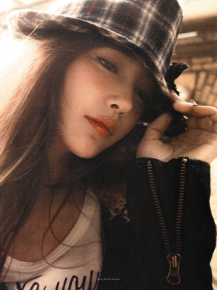angelababy  angelababy “我炙热明媚的爱，未曾泯灭，当花瓣